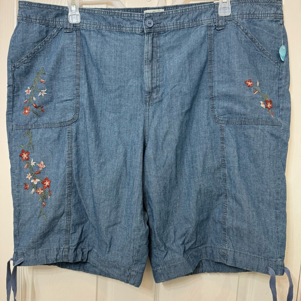 St. John’s Bay Blue Chambray Bermuda Shorts Women Plus Sz 24W Floral Embroidery